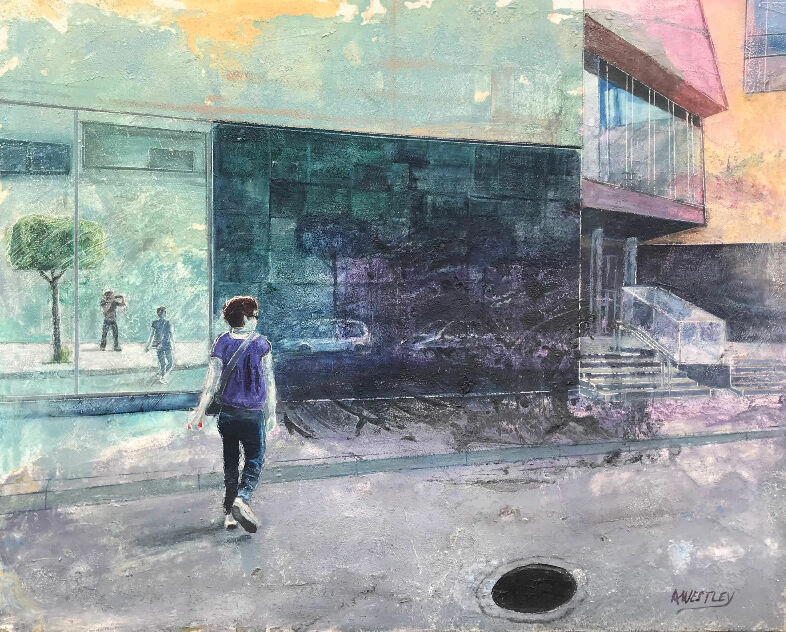 Mujer cruzando la calle